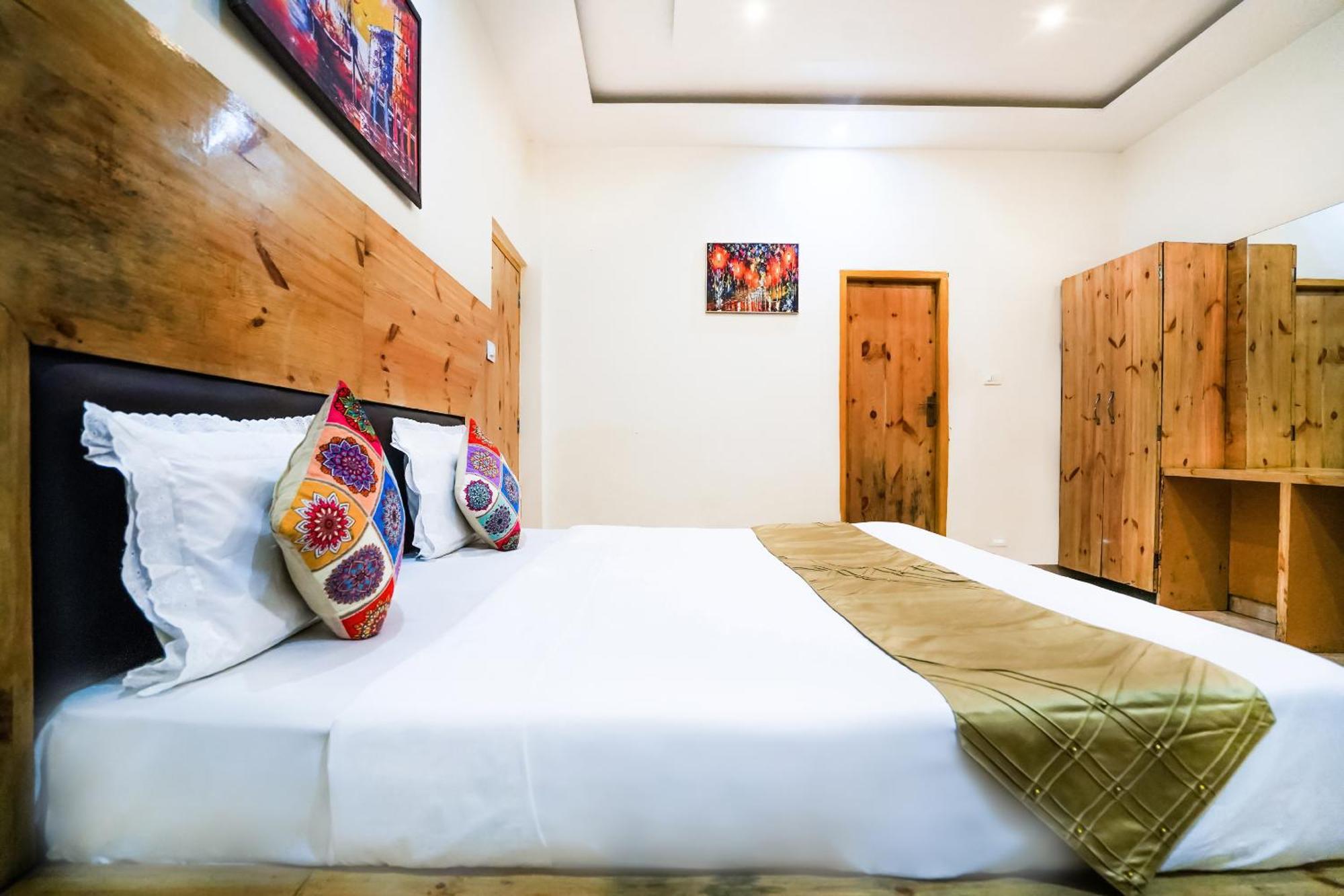 Хостел The Bunksters Mcleodganj, Dharmkot Мак-Леод-Гейндж Экстерьер фото