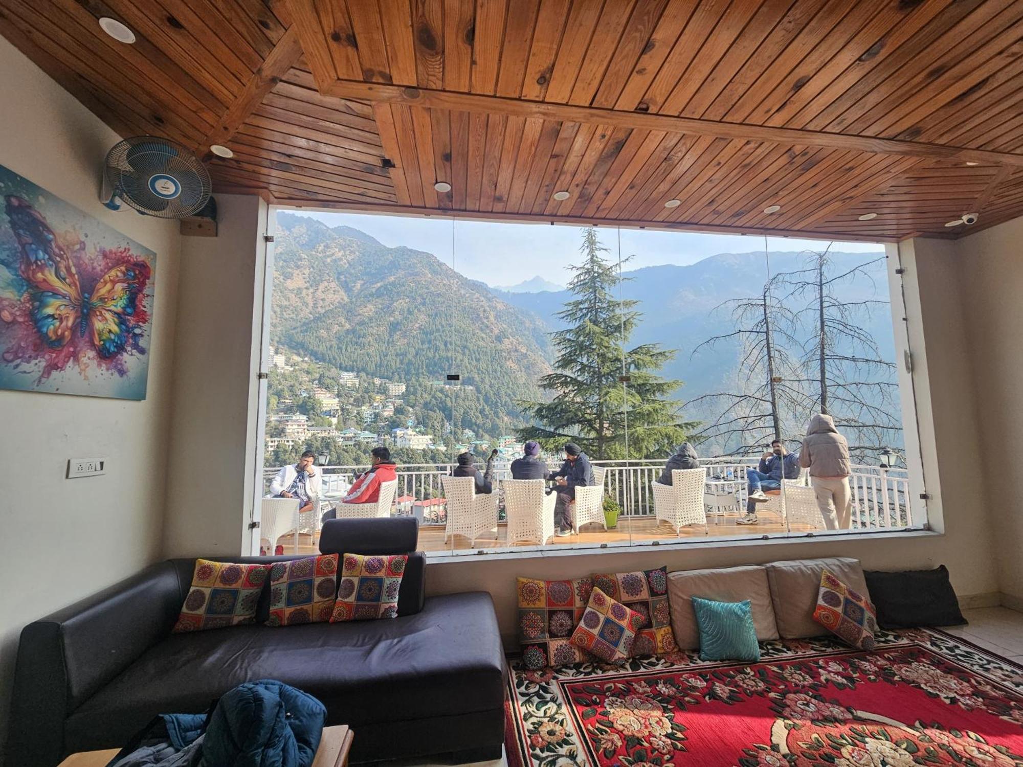 Хостел The Bunksters Mcleodganj, Dharmkot Мак-Леод-Гейндж Экстерьер фото